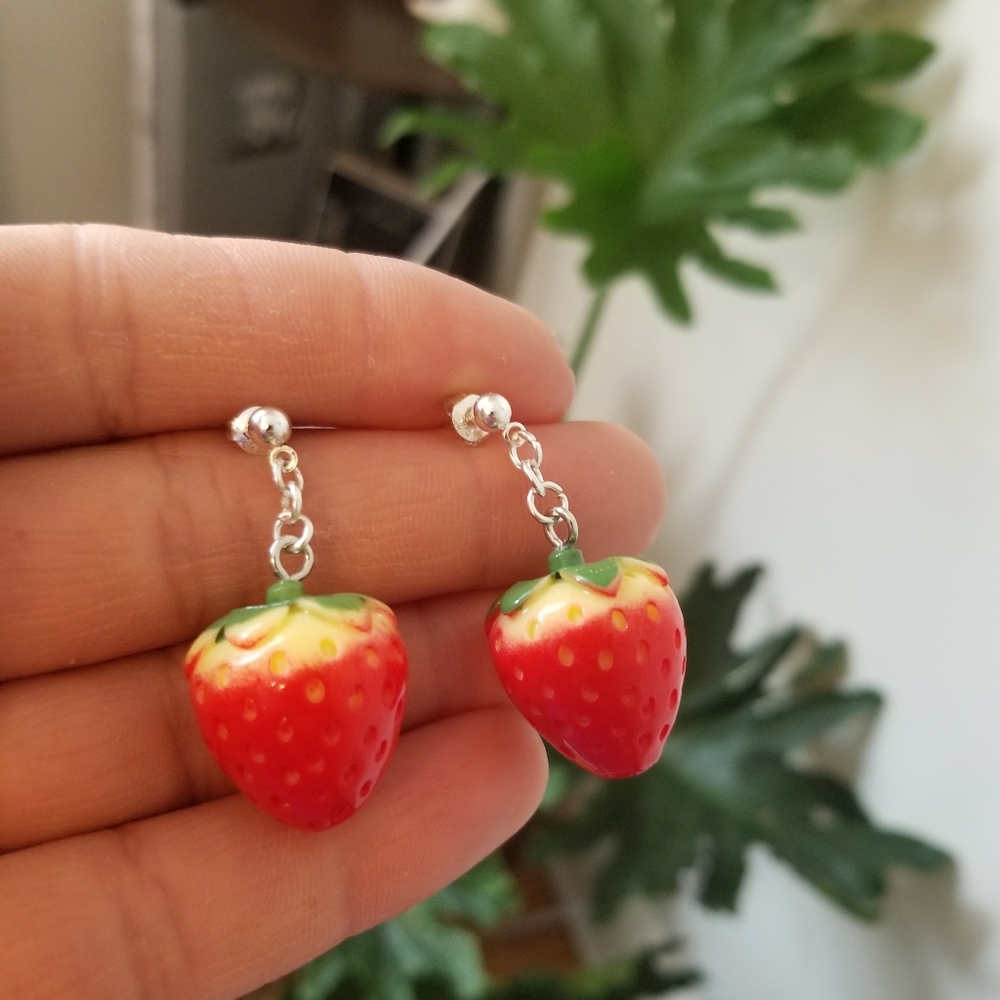 So cute strawberry earings